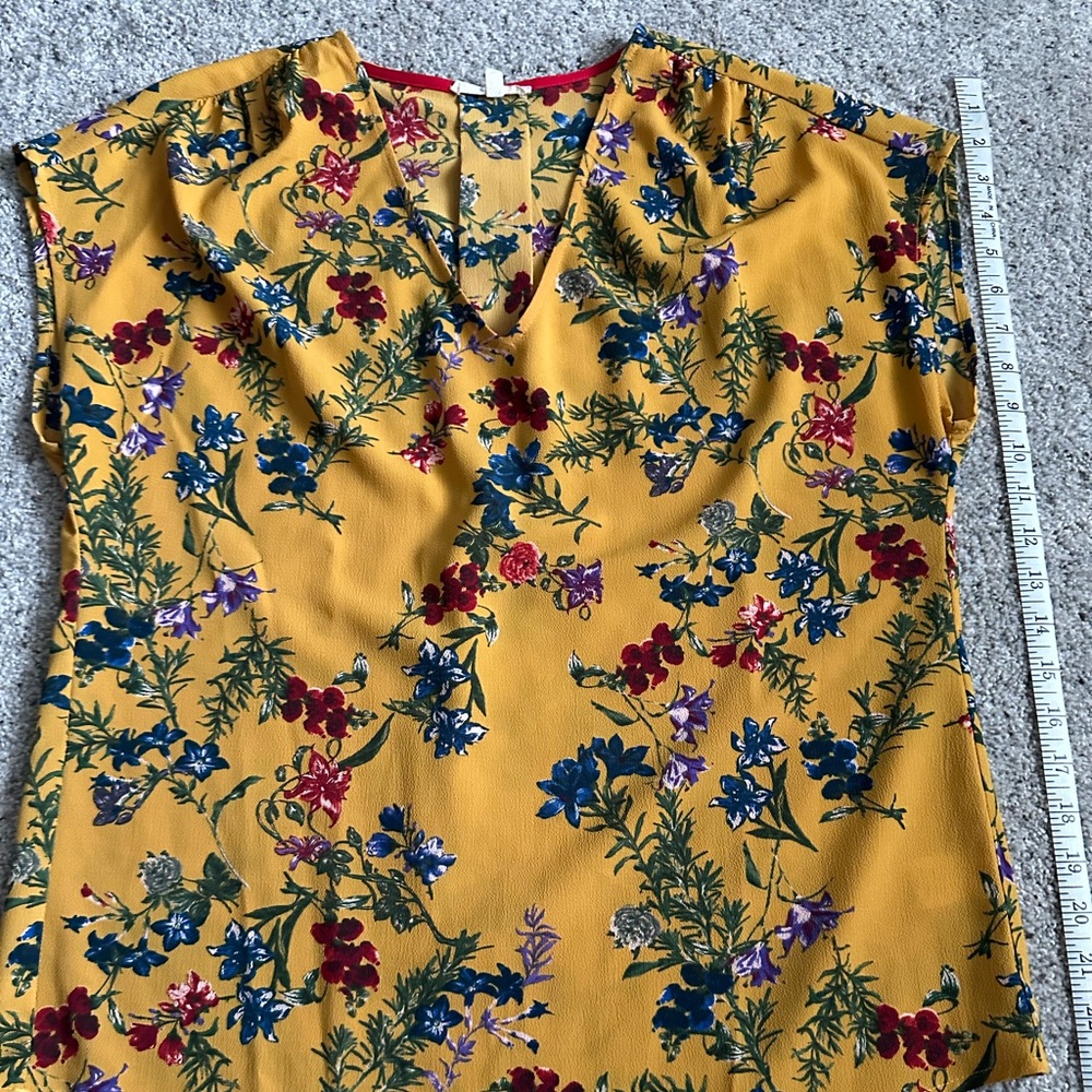 Pleione Yellow Sleeveless Floral Blouse